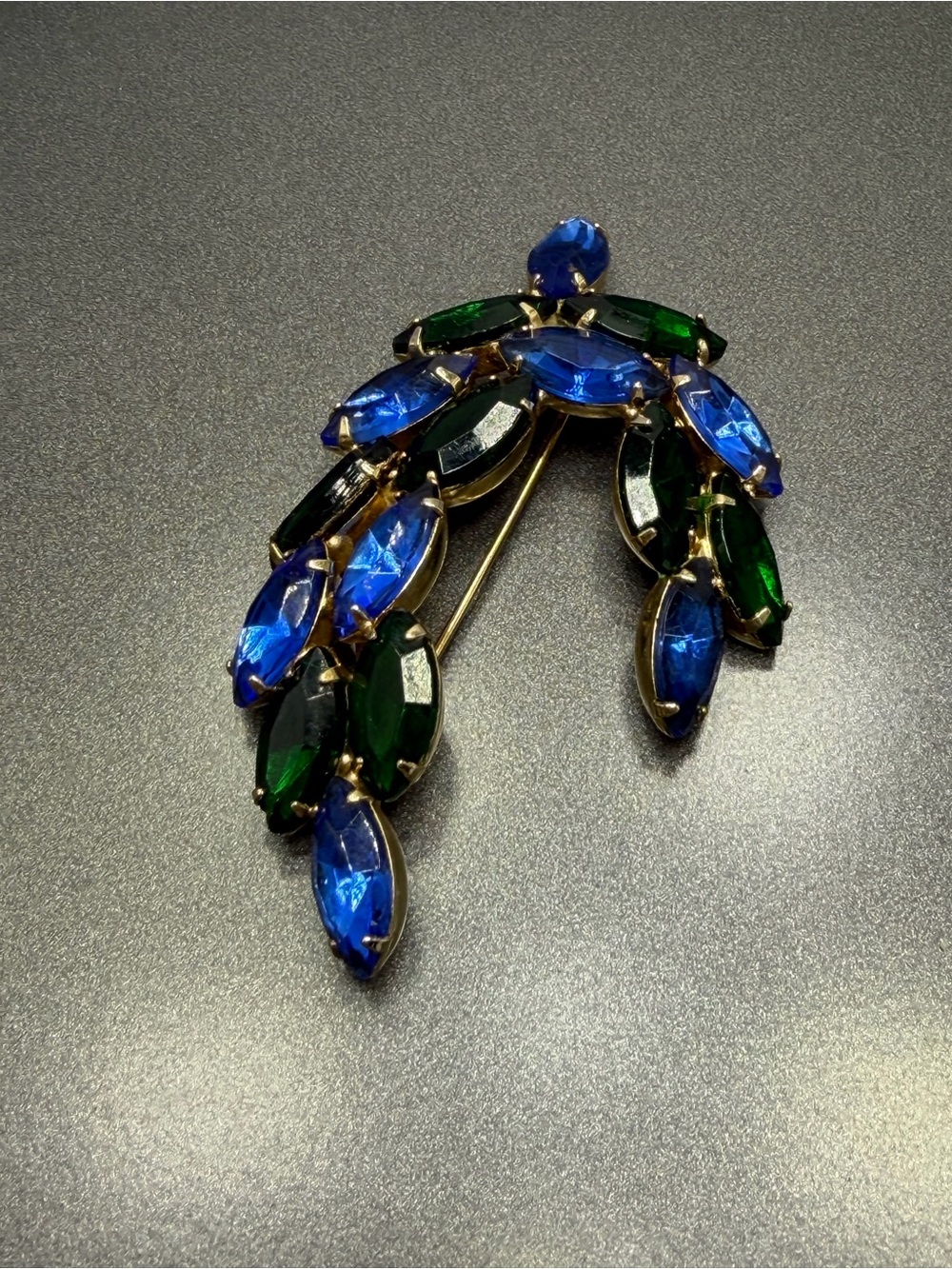 ⬇️⬇️ Vintage Blue & Green Marquise Crystal Leaf Brooch  #488ur